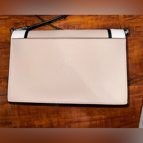 Kate spade cross over body bag. fits slim wallets, makeup , phone , and more!! - Picture 3 of 4
